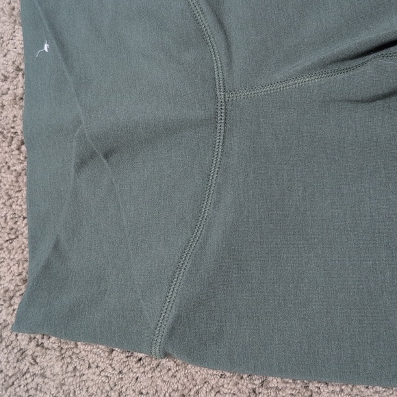Old Navy Active Power Chill Crossover Panel Bike Shorts Sage Green XS - Picture 2 of 9